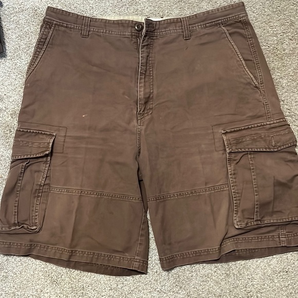 Men’s Brown colored cargo shorts. - Picture 1 of 2